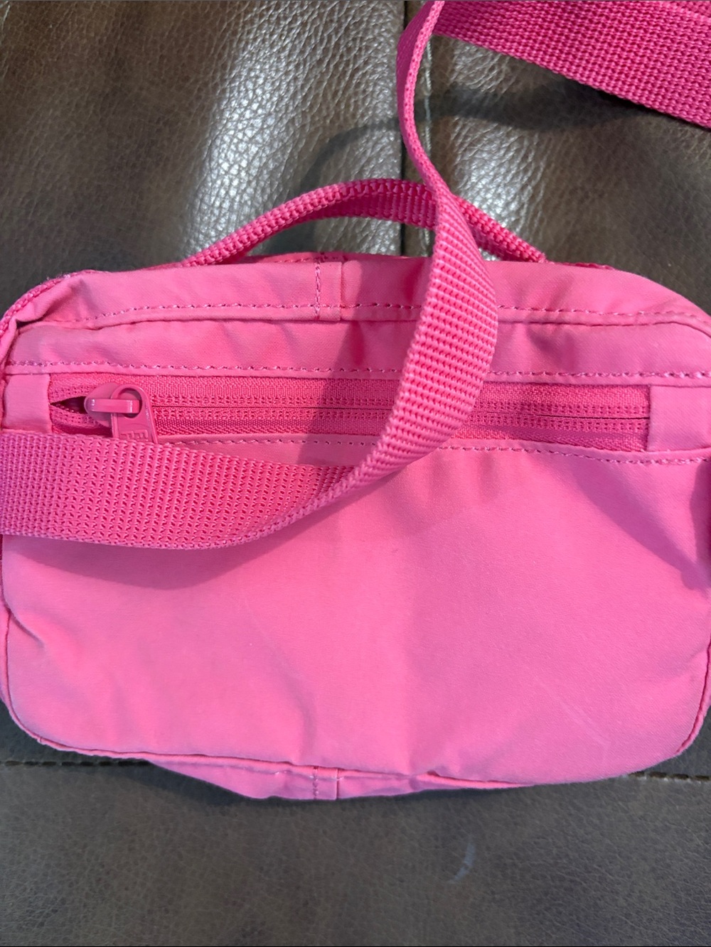 Fjallraven Kånken Mini Sling Bag in Bright Pink - Picture 4 of 5